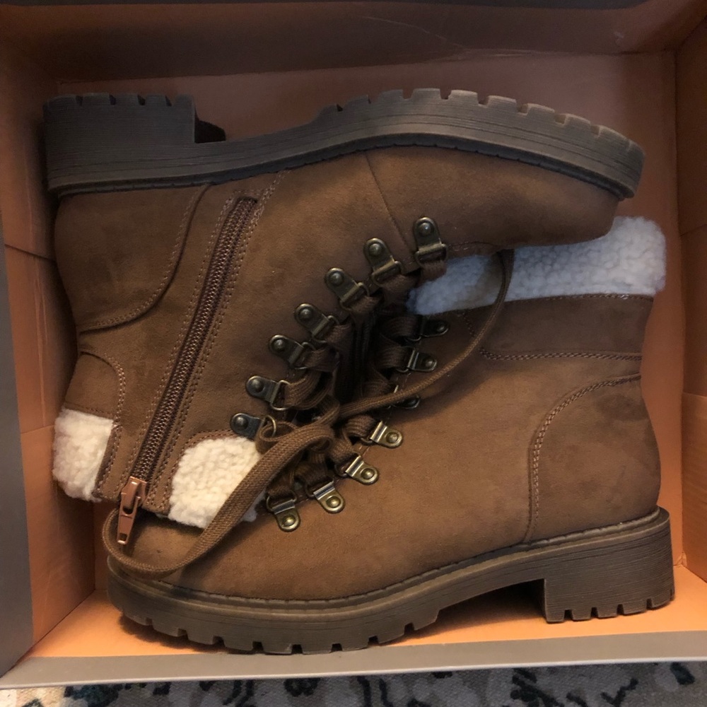 Crown Vintage boots - fur lining - BNIB